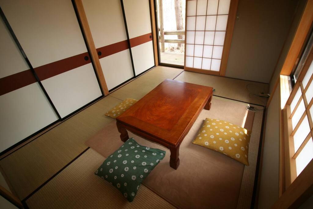 北軽井沢の貸別荘一棟貸し切り-庭とウッドデッキつき Azumaiokozan Экстерьер фото
