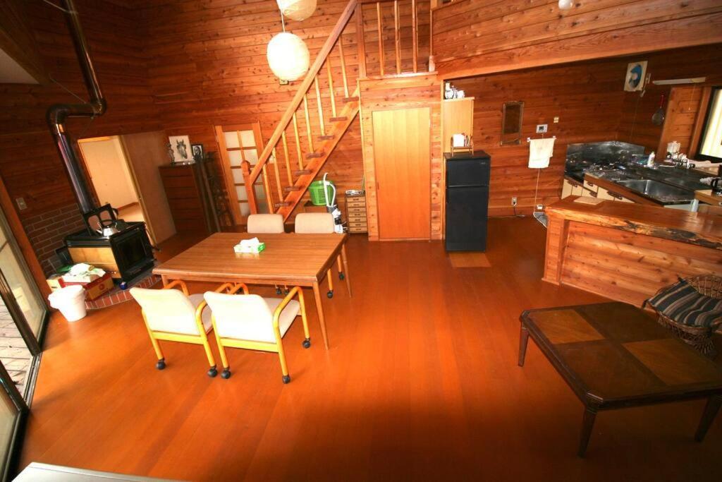 北軽井沢の貸別荘一棟貸し切り-庭とウッドデッキつき Azumaiokozan Экстерьер фото