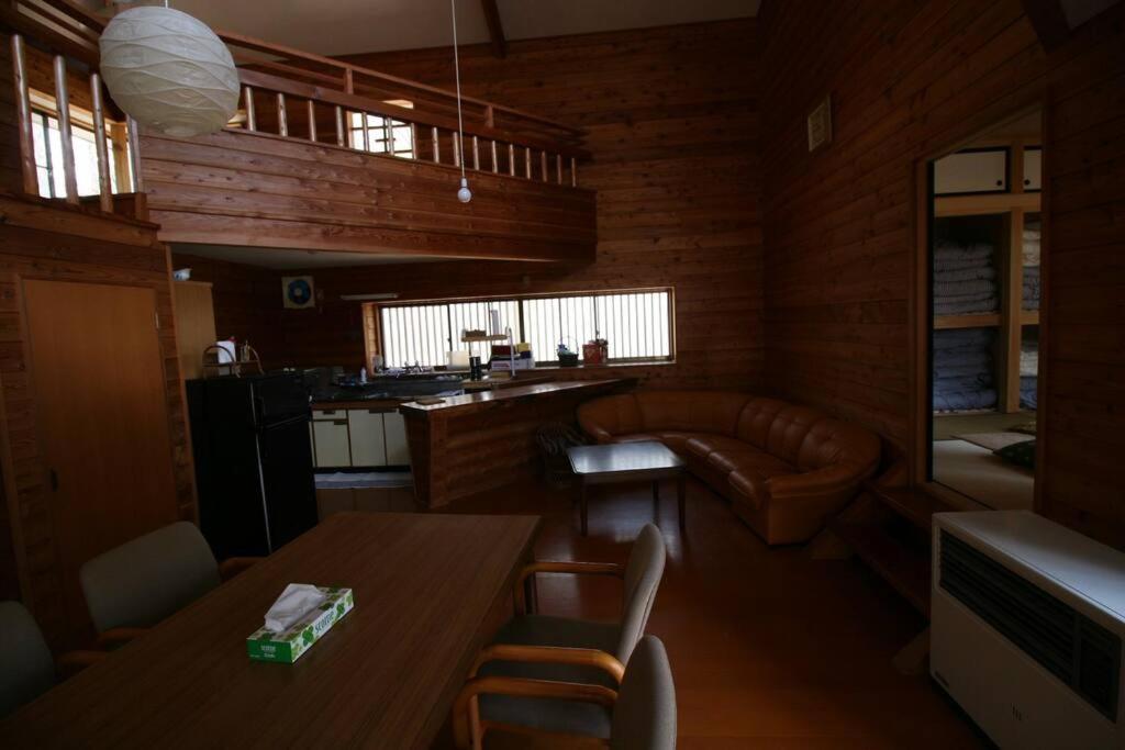 北軽井沢の貸別荘一棟貸し切り-庭とウッドデッキつき Azumaiokozan Экстерьер фото