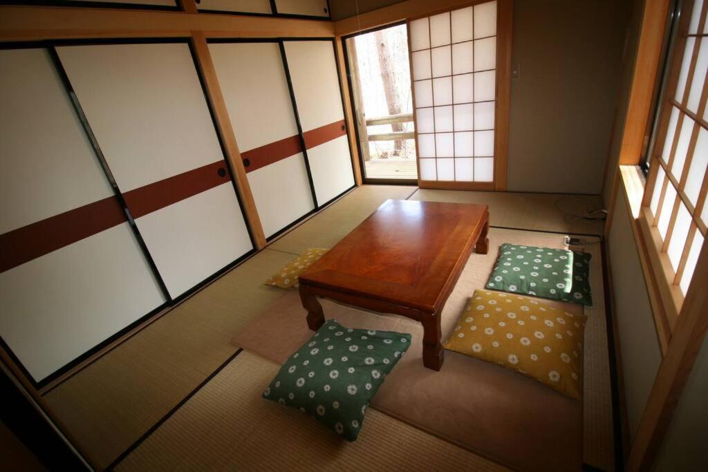 北軽井沢の貸別荘一棟貸し切り-庭とウッドデッキつき Azumaiokozan Экстерьер фото